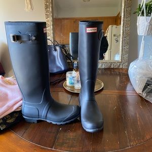 New navy Hunter rain boots